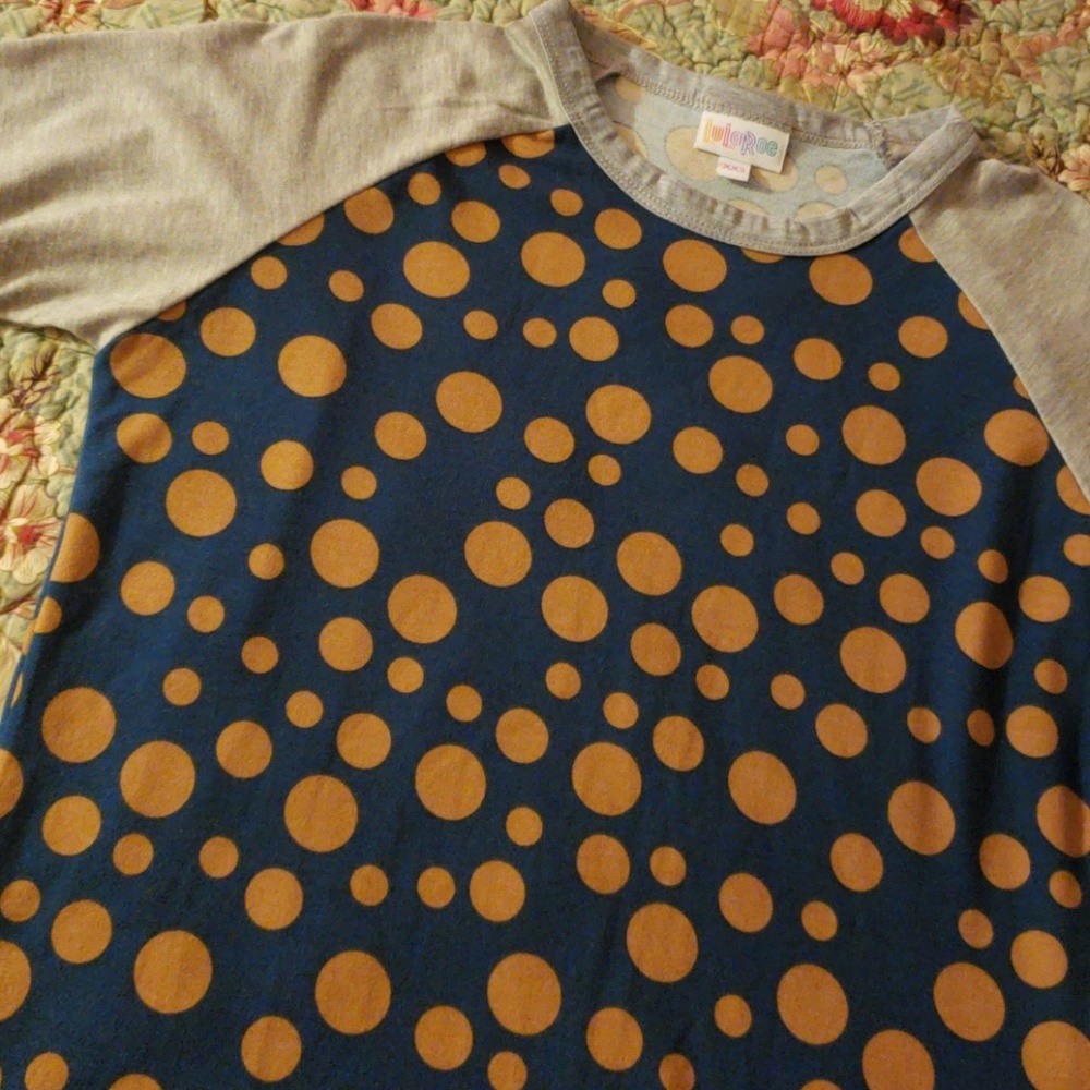 🍂3 for $15! Lula roe 3/4 sleeve polka dot randy tee - Picture 3 of 3